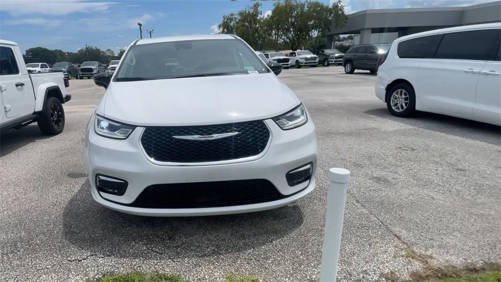 new 2024 Chrysler Pacifica car, priced at $41,300
