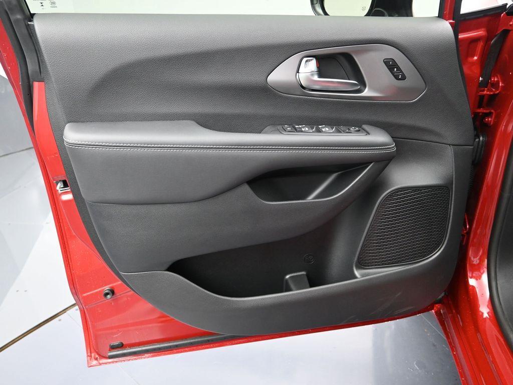 new 2026 Chrysler Pacifica car, priced at $43,995