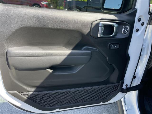 new 2025 Jeep Gladiator car, priced at $46,735