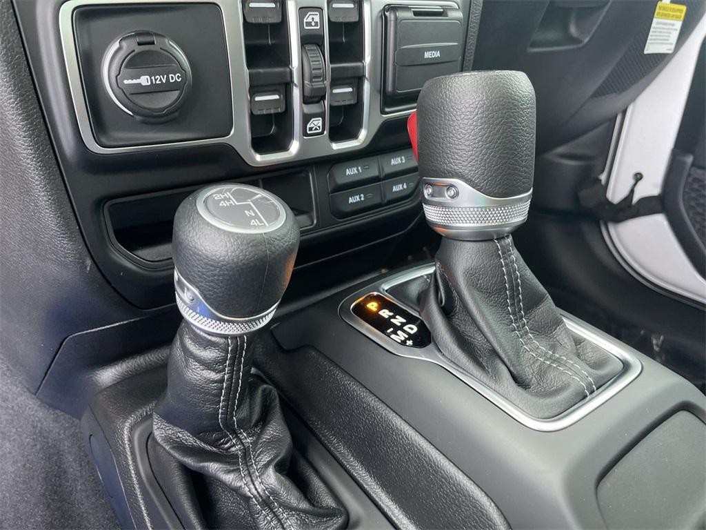 new 2025 Jeep Gladiator car, priced at $44,965