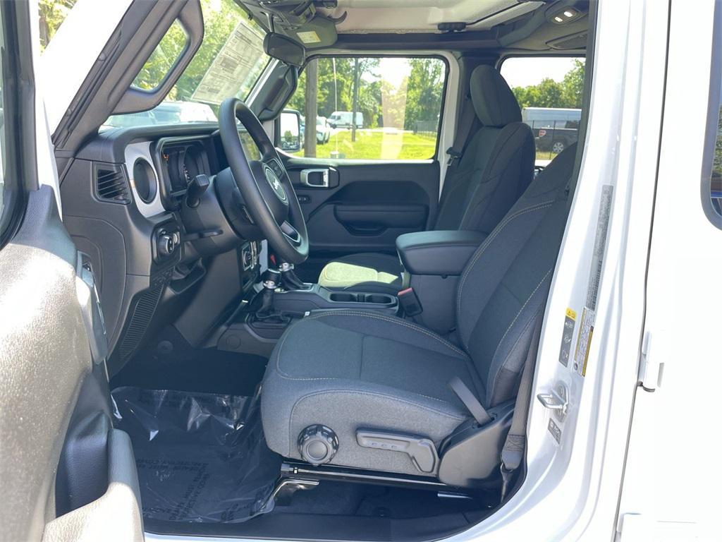 new 2025 Jeep Gladiator car, priced at $46,735