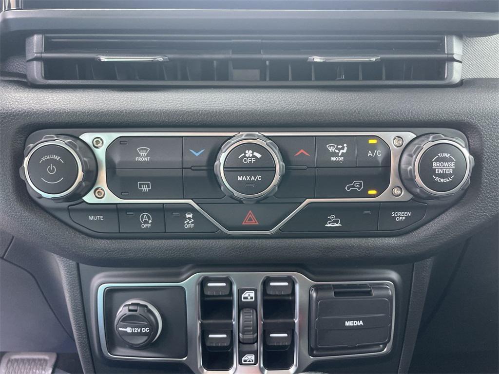 new 2025 Jeep Gladiator car, priced at $44,965