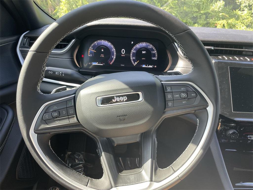new 2025 Jeep Grand Cherokee car, priced at $42,170