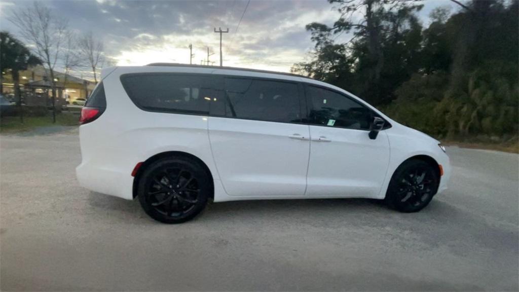 new 2024 Chrysler Pacifica car, priced at $46,590