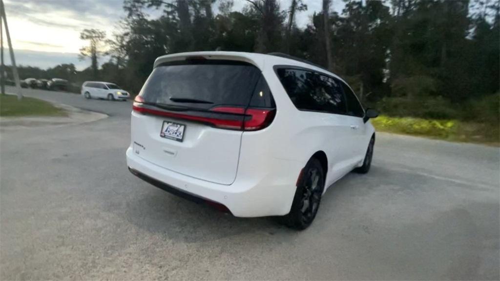 new 2024 Chrysler Pacifica car, priced at $46,590