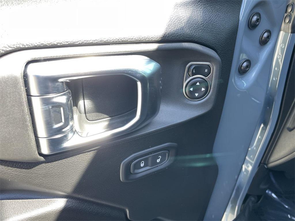 new 2025 Jeep Gladiator car, priced at $47,330