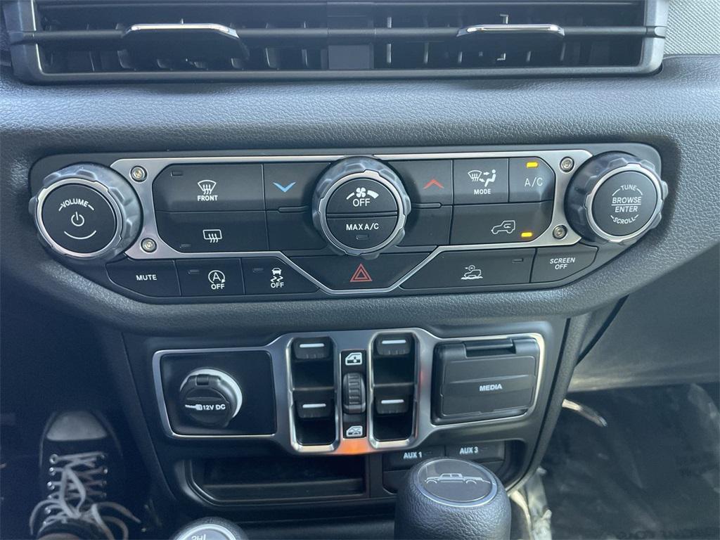 new 2025 Jeep Gladiator car, priced at $47,330