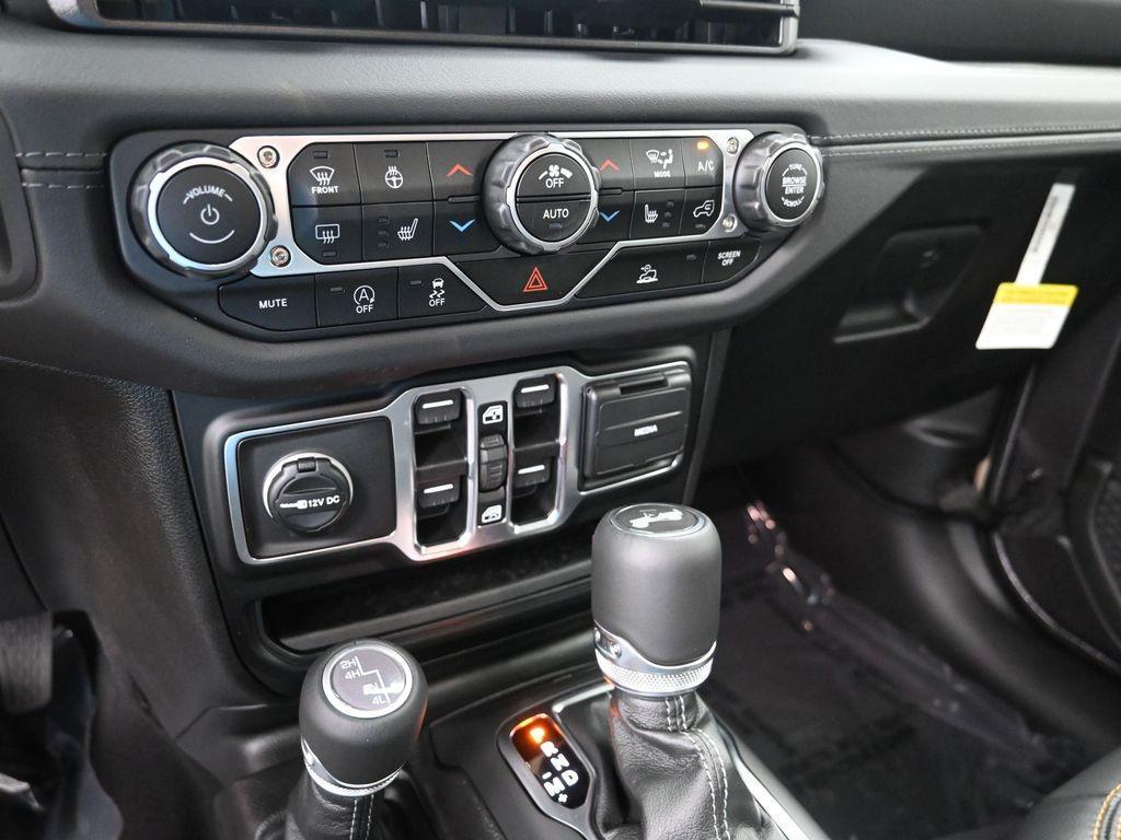 new 2025 Jeep Wrangler car, priced at $56,985