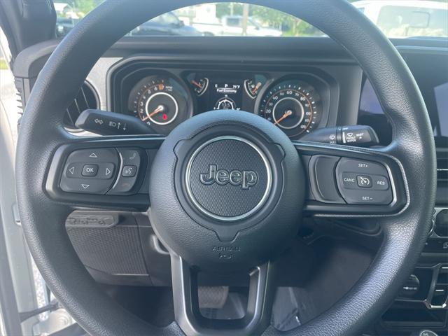 new 2025 Jeep Gladiator car, priced at $45,635