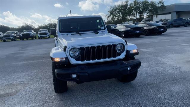 new 2025 Jeep Gladiator car, priced at $45,635