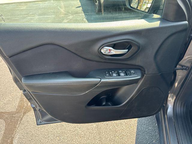 used 2015 Jeep Cherokee car, priced at $6,950