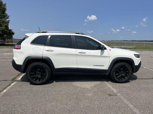 used 2019 Jeep Cherokee car, priced at $15,950