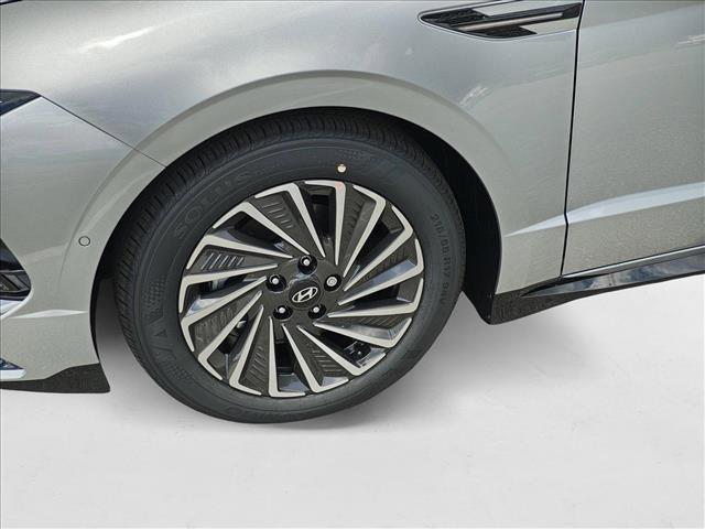 new 2025 Hyundai Sonata Hybrid car, priced at $37,399