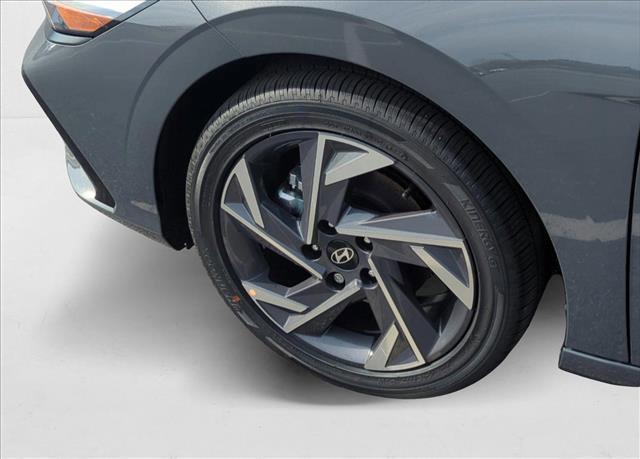 new 2025 Hyundai Elantra car, priced at $27,407