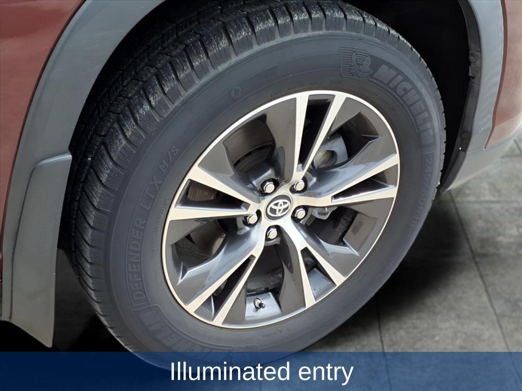 used 2018 Toyota Highlander car, priced at $16,912