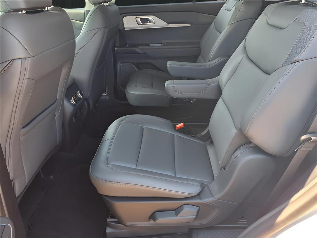 new 2025 Ford Explorer car, priced at $39,203