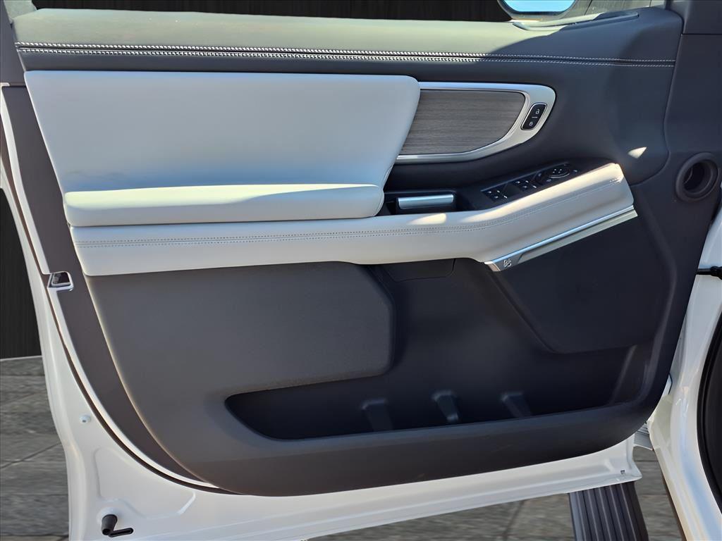 new 2025 Ford Expedition car, priced at $77,541