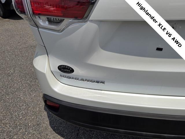 used 2015 Toyota Highlander car, priced at $17,995