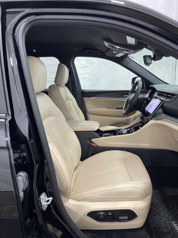 used 2023 Jeep Grand Cherokee car, priced at $29,490