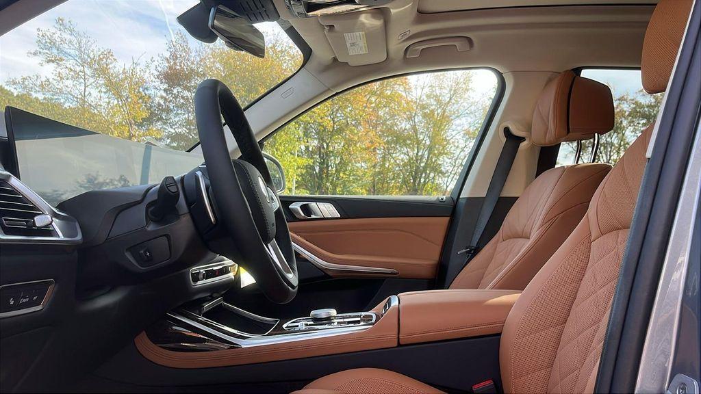new 2026 BMW X7 car, priced at $92,080