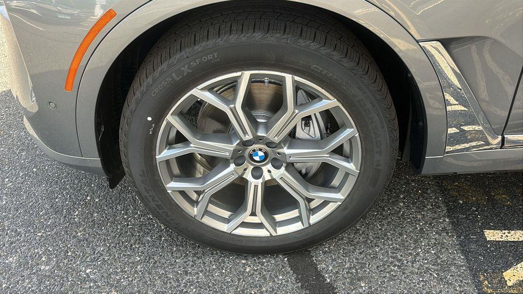 new 2026 BMW X7 car, priced at $92,080