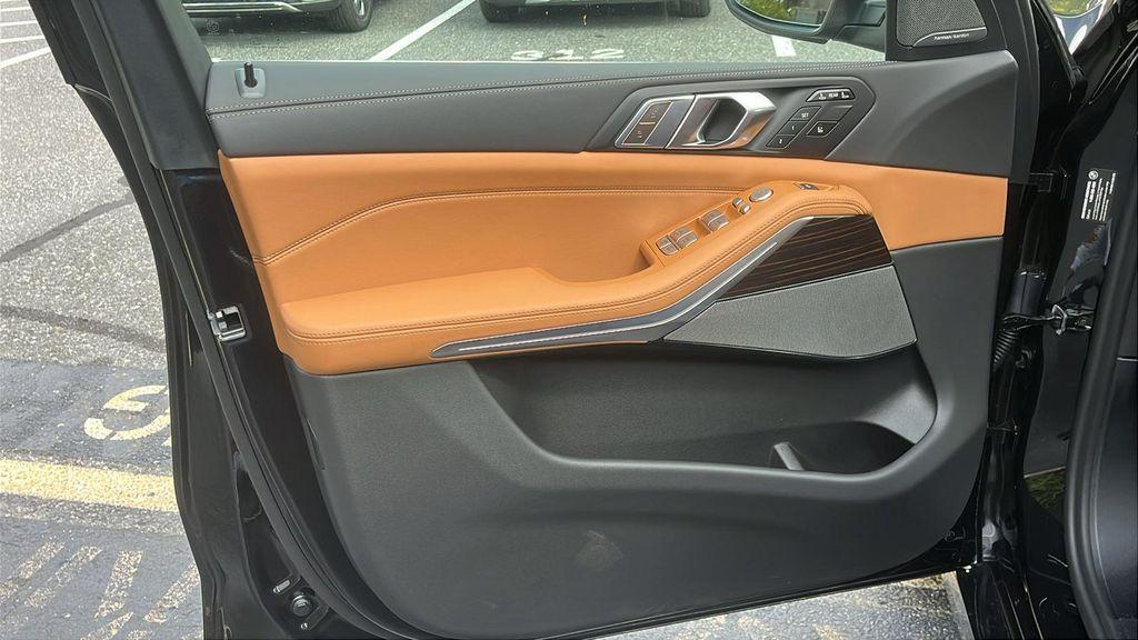 new 2026 BMW X7 car, priced at $92,080