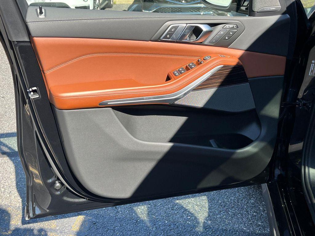 new 2026 BMW X7 car, priced at $122,530