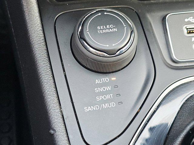 used 2020 Jeep Cherokee car, priced at $17,552