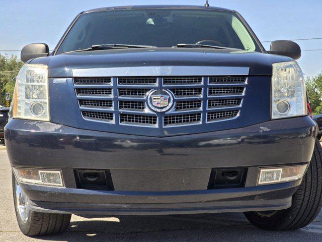 used 2007 Cadillac Escalade car, priced at $12,995