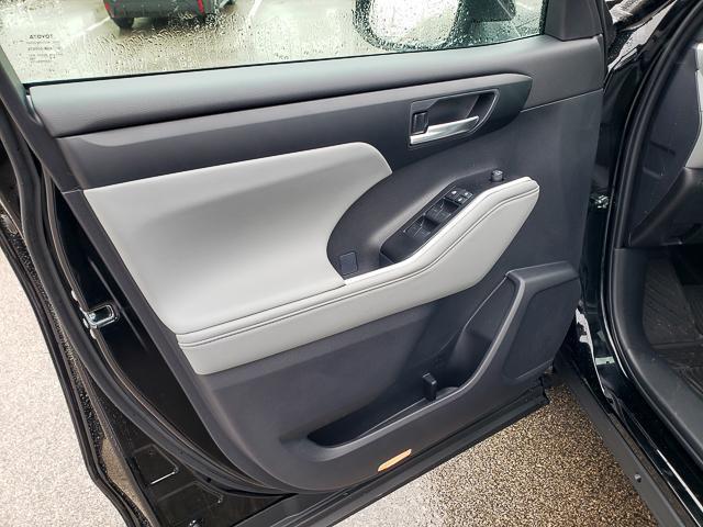 new 2026 Toyota Highlander car, priced at $48,647