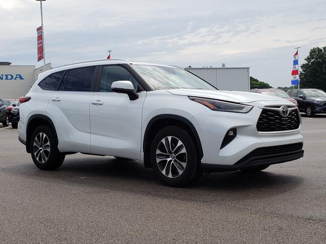 used 2023 Toyota Highlander car, priced at $37,107