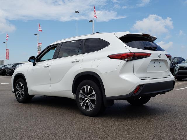 used 2023 Toyota Highlander car, priced at $37,107