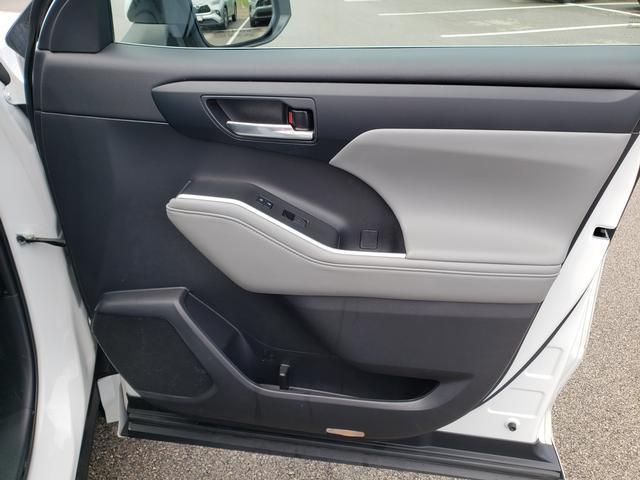 used 2023 Toyota Highlander car, priced at $37,107