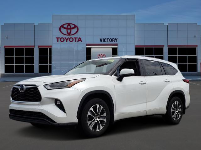 used 2023 Toyota Highlander car, priced at $37,107