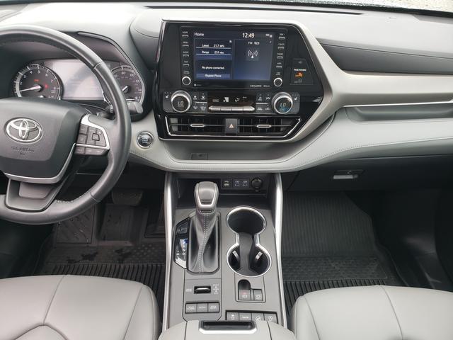 used 2022 Toyota Highlander car, priced at $37,533
