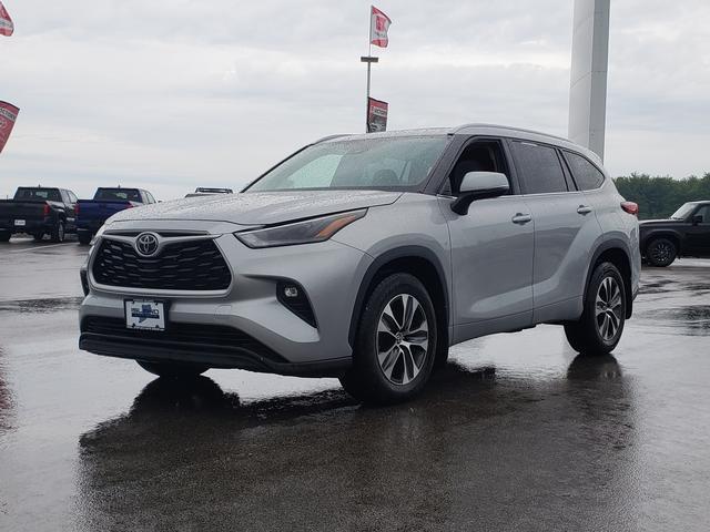 used 2022 Toyota Highlander car, priced at $37,533