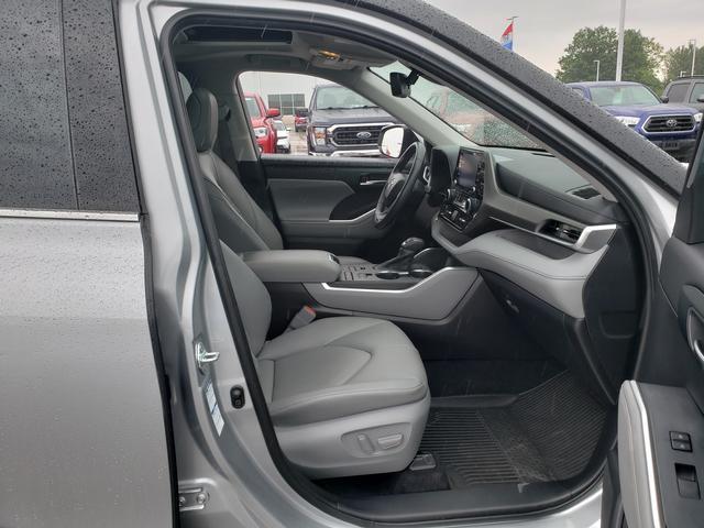 used 2022 Toyota Highlander car, priced at $37,533