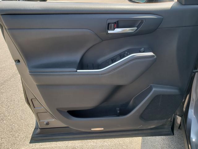 used 2022 Toyota Highlander Hybrid car, priced at $35,155