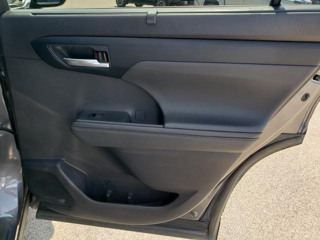 used 2022 Toyota Highlander Hybrid car, priced at $35,155
