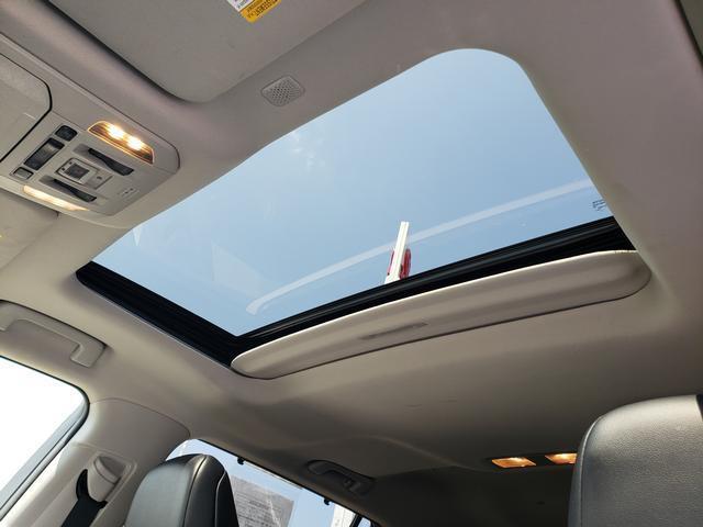 used 2022 Toyota Highlander Hybrid car, priced at $35,155