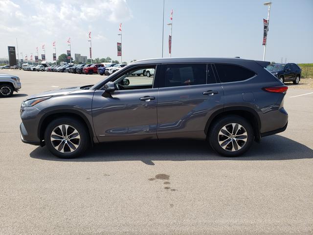used 2022 Toyota Highlander Hybrid car, priced at $35,155