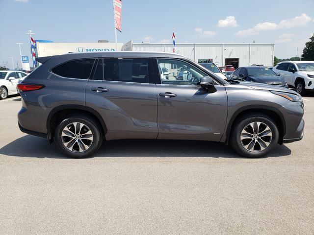 used 2022 Toyota Highlander Hybrid car, priced at $35,155