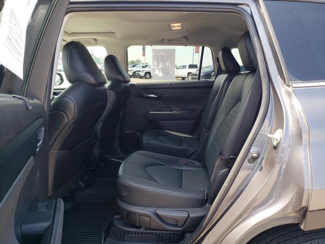 used 2022 Toyota Highlander Hybrid car, priced at $35,155