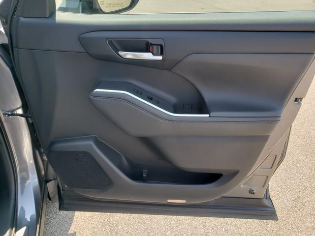 used 2022 Toyota Highlander Hybrid car, priced at $35,155