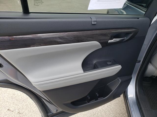 used 2021 Toyota Highlander car, priced at $36,588