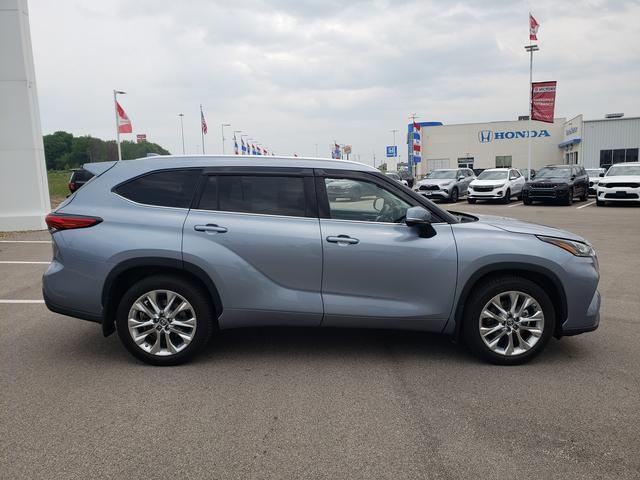 used 2021 Toyota Highlander car, priced at $36,588