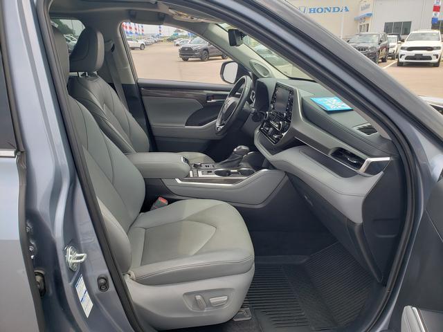 used 2021 Toyota Highlander car, priced at $36,588