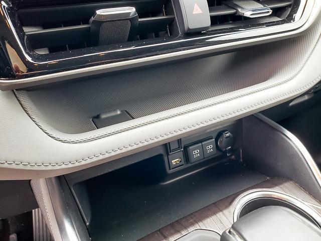 used 2021 Toyota Highlander car, priced at $31,701