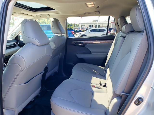 used 2021 Toyota Highlander car, priced at $33,355