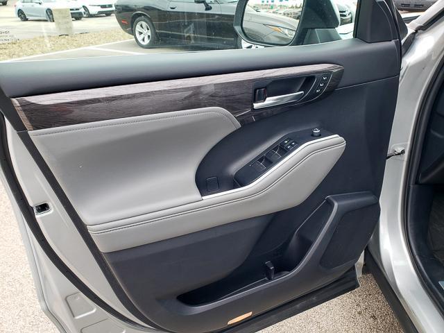 used 2021 Toyota Highlander car, priced at $31,701